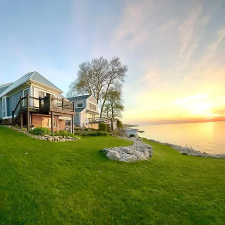 The Sunset Cottage - Lakefront With Private Beach